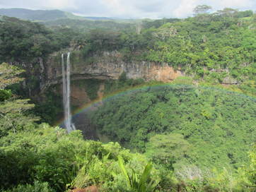 Waterfall rainbow (zoomed out)