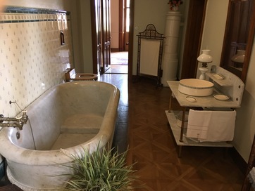 Lednice castle bathroom